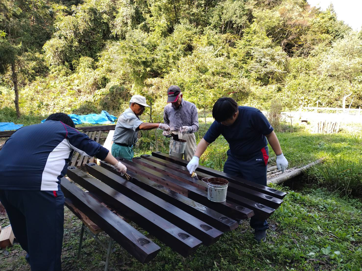 地域住民、川俣町小綱木地区住民と高校生が交流した東屋づくり／福島県川俣町小綱木／2024.10.19 ©AAR